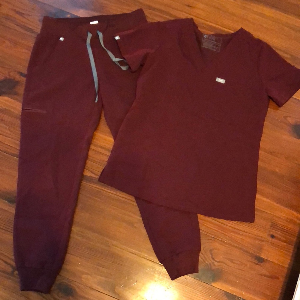 FIGS Scrub Set Burgundy